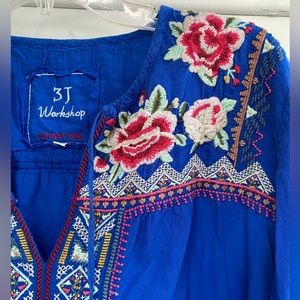 JOHNNY WAS COBALT BLUE EMBROIDERED TOP SIZE LARGE. GREAT CONDITION AND NO ISSUES